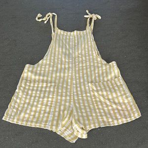 WOMENS ROMPER PERFECT FOR SUMEMRTIME (bought at a boutique)